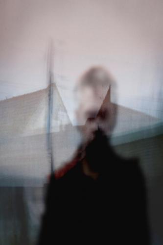 Yves Fauvel L'absent, portrait dans son environnement
