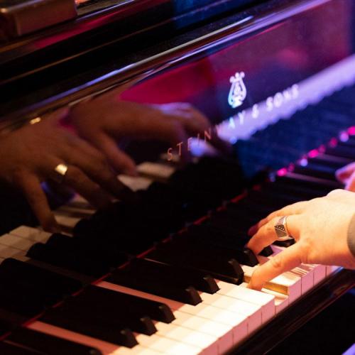 Jean-Loup Dehant, Les mains des musiciens de No Problem's dirigé par Jean-louis Raison